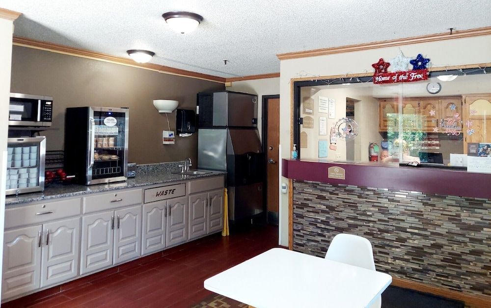 Super 8 by Wyndham Dunbar/Charleston Area 2