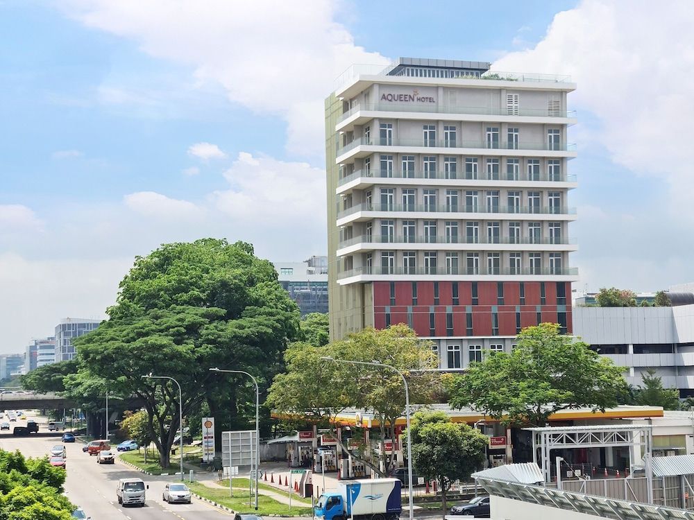 Aqueen Hotel Paya Lebar 1