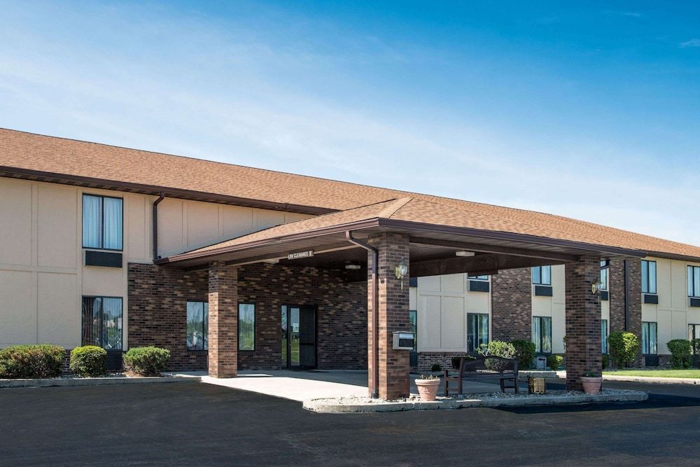 Days Inn by Wyndham Pontoon Beach 1