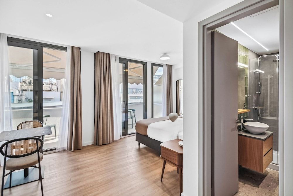 Limehome Piraeus Olive 1