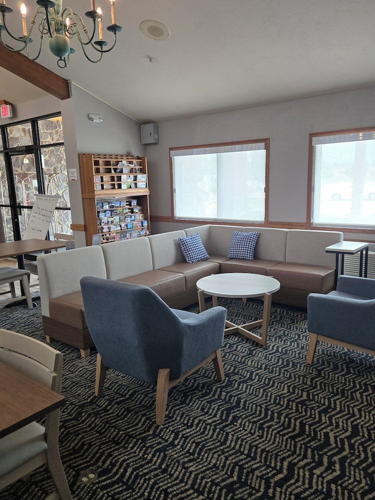 AmericInn by Wyndham Sturgeon Bay 2