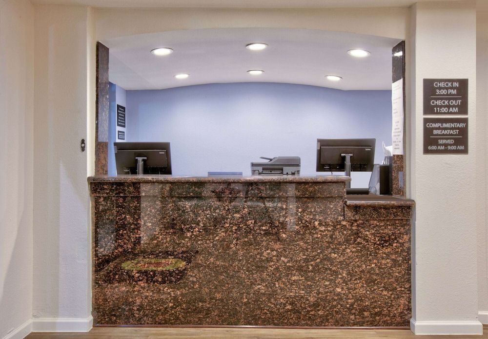 Super 8 by Wyndham Victoria - South - Hwy 59 2