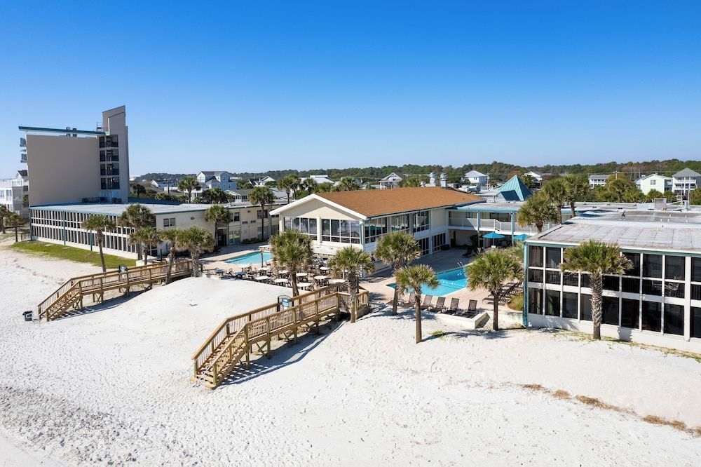 Oceanfront Litchfield Inn 1