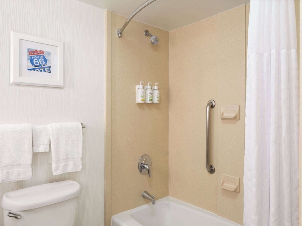 Wingate by Wyndham St Louis Airport 1