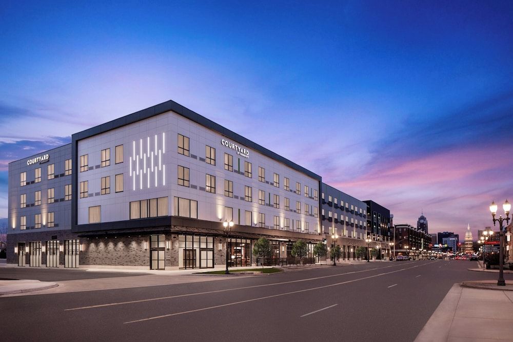 Courtyard by Marriott Lansing Downtown 1