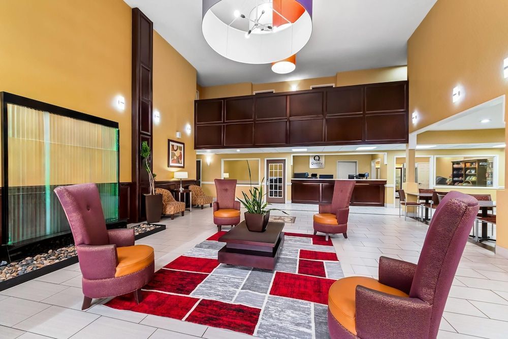 Quality Inn & Suites San Antonio Airport - Stone Oak 2