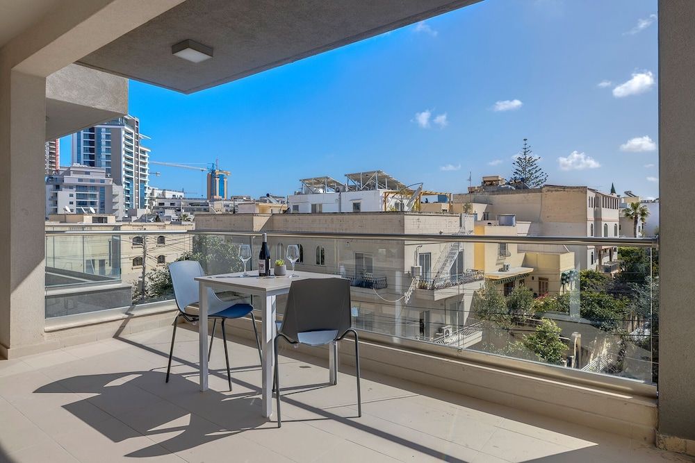 Cosy 1BR Apartment in Central St Julian's 1