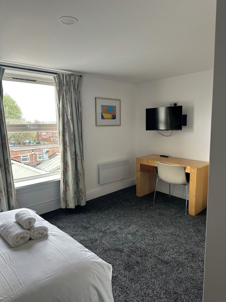 Continental Hotel with access to shared kitchen 2
