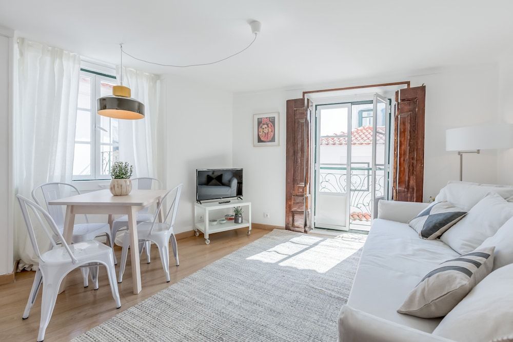 Light Filled Typical Apartment at Alfama, By TimeCooler 1