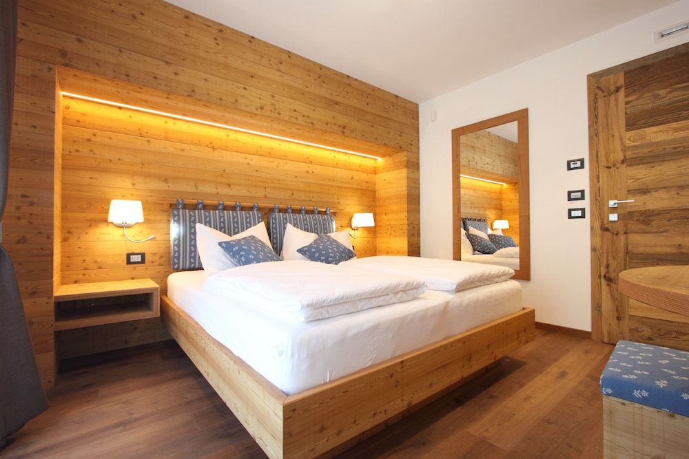 DOLOMITES B&B - Suites, Apartments and SPA 2