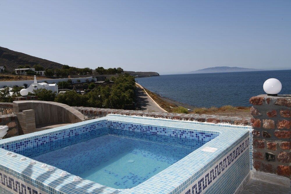 Starlight Luxury Seaside Villa & Suites 1