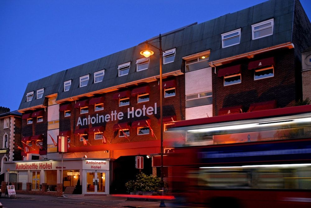 Antoinette Hotel Wimbledon 1