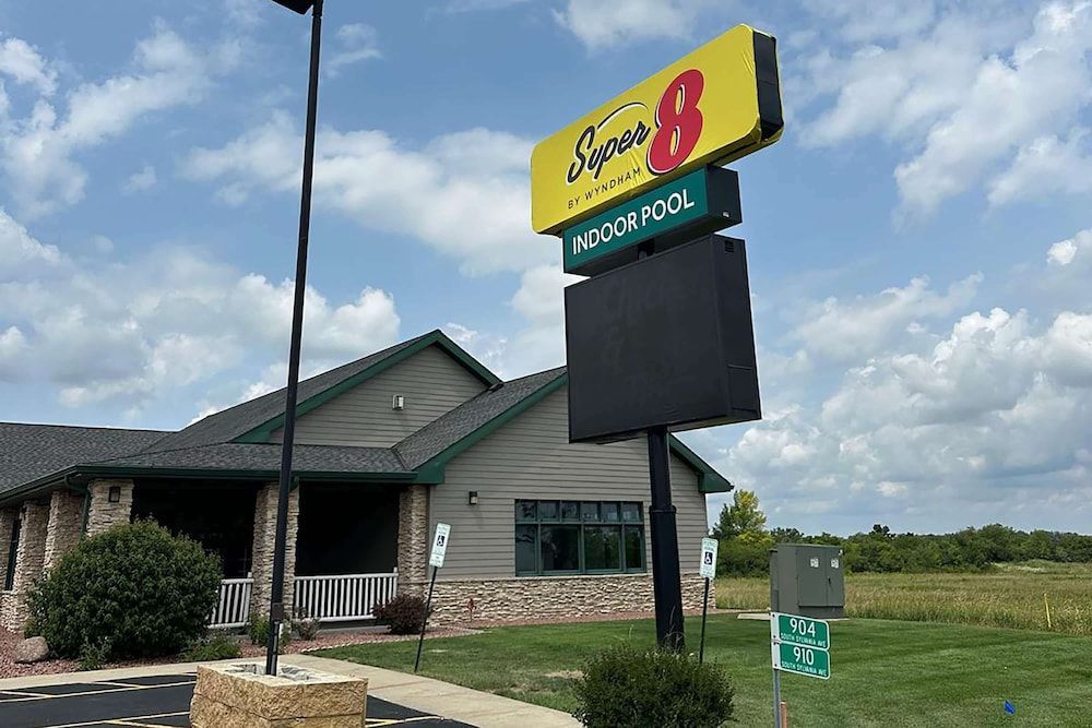 Super 8 by Wyndham Sturtevant Racine 1