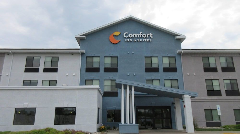 Comfort Inn & Suites Grand Forks near Alerus Center 1