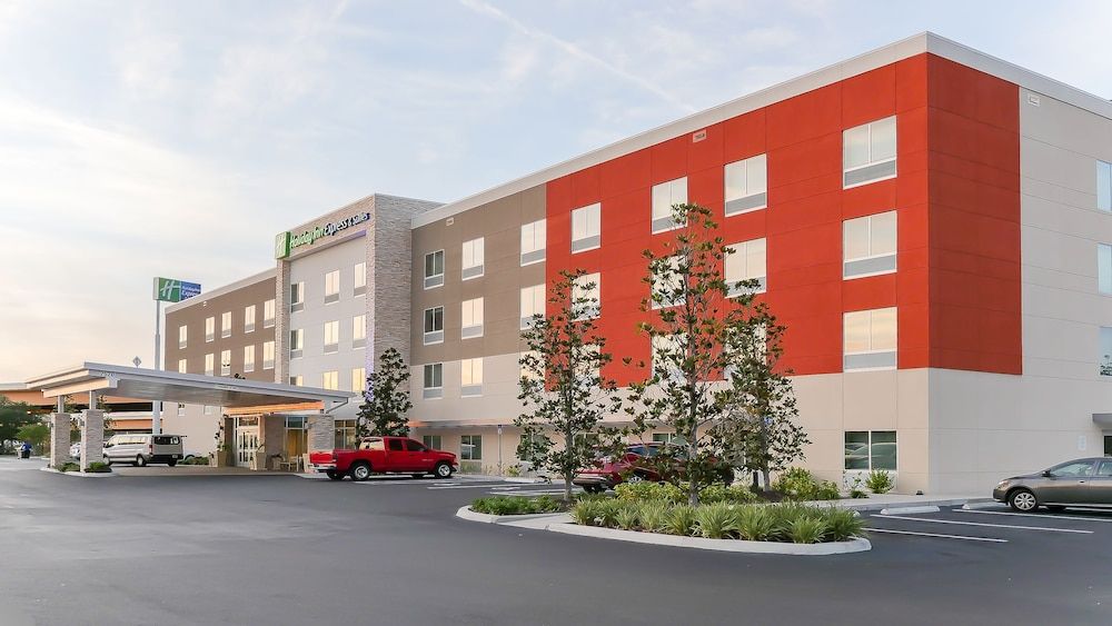 Holiday Inn Express & Suites TAMPA EAST - YBOR CITY by IHG 1