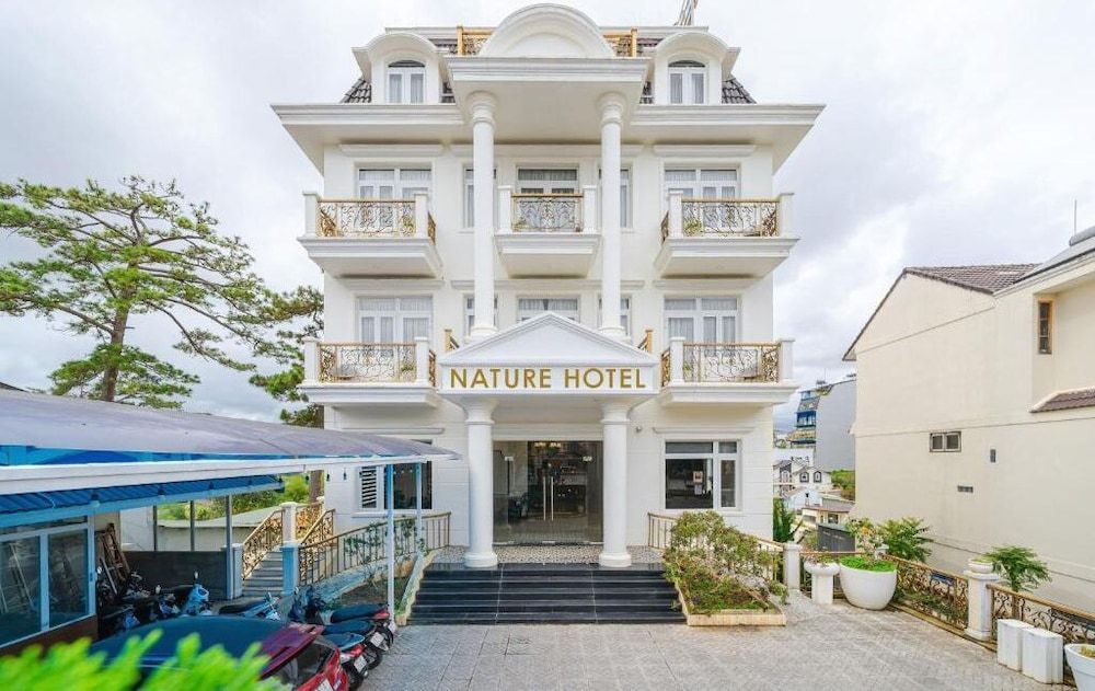 Nature Hotel - Luong The Vinh 1