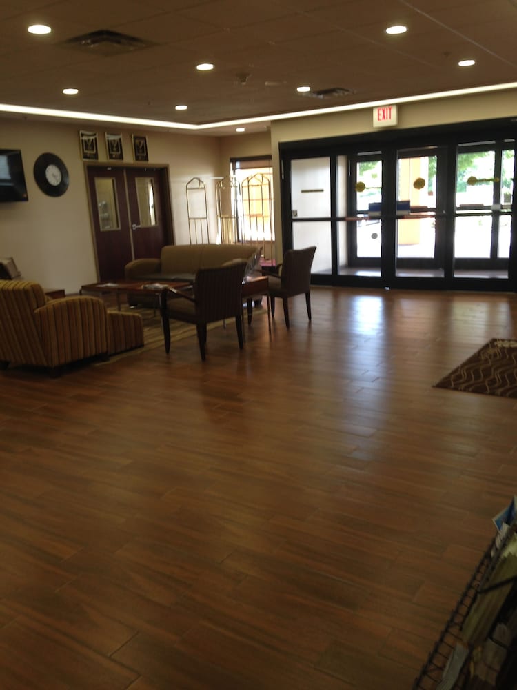 Comfort Inn & Suites Farmington - Victor 2