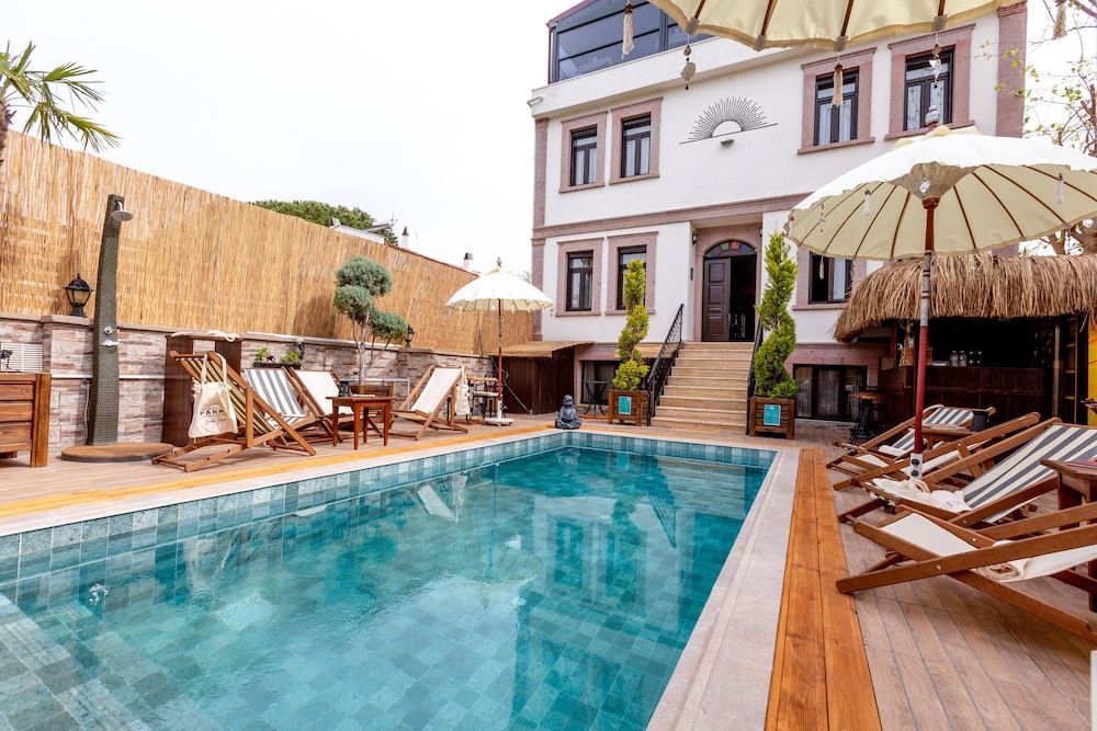 Parna Hotel 1