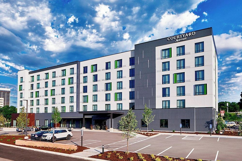 Courtyard by Marriott Minneapolis West 1