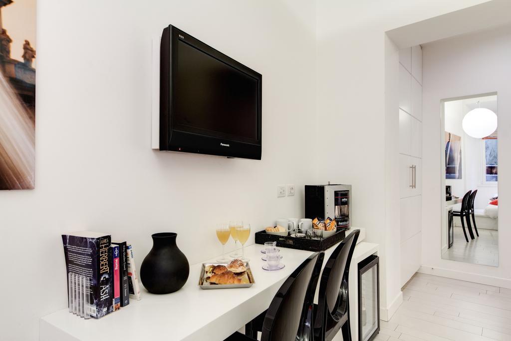 Pantheon Suites Rome 2 1