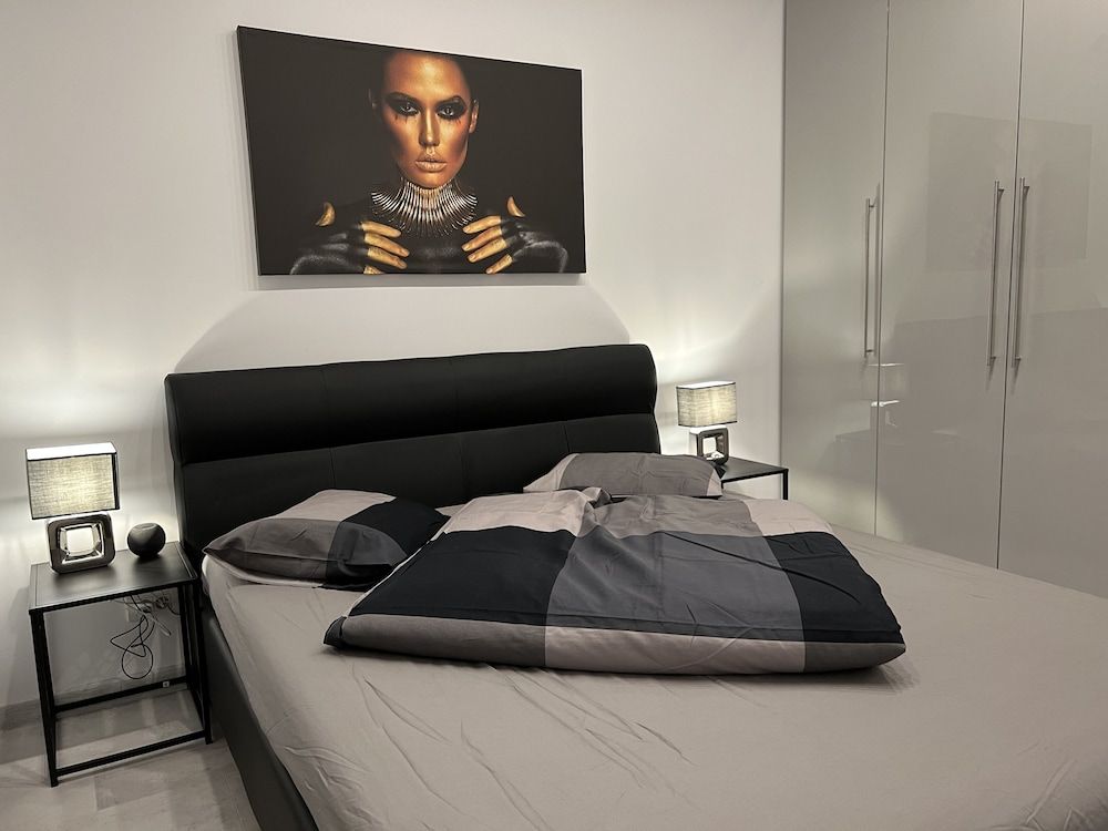 Amazing 2-Room Penthouse Cityview W13 2