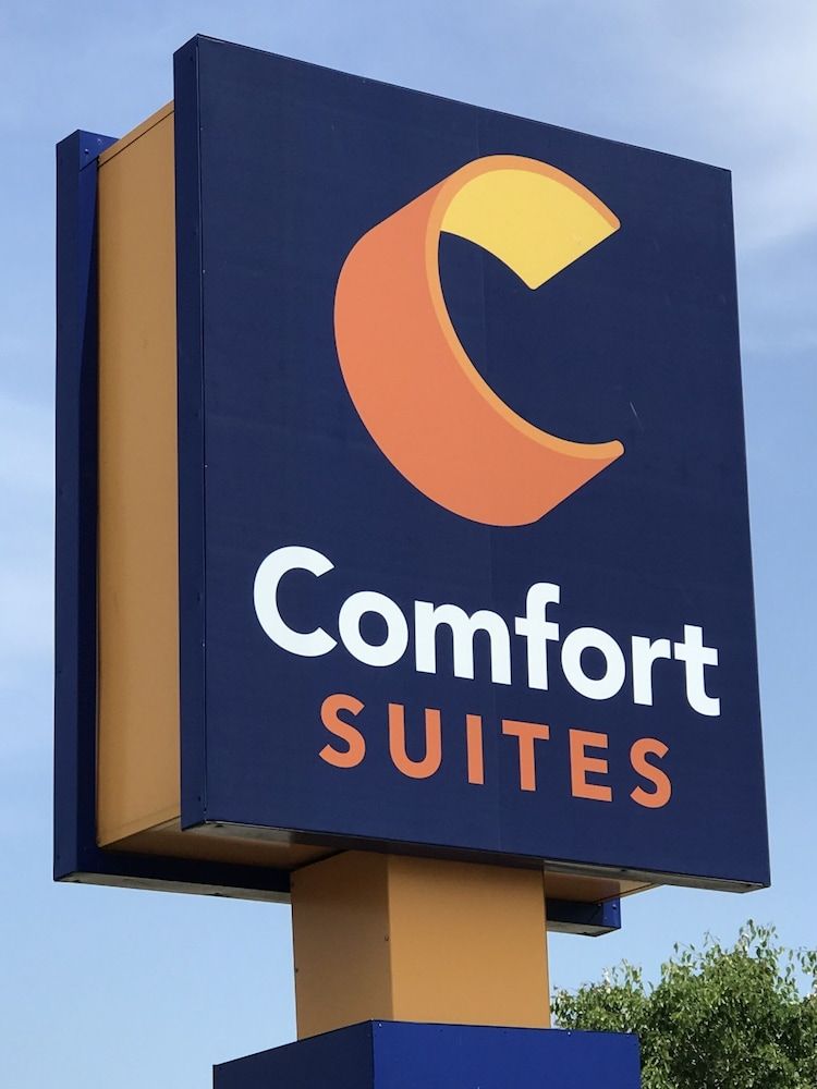 Comfort Suites near Route 66 1