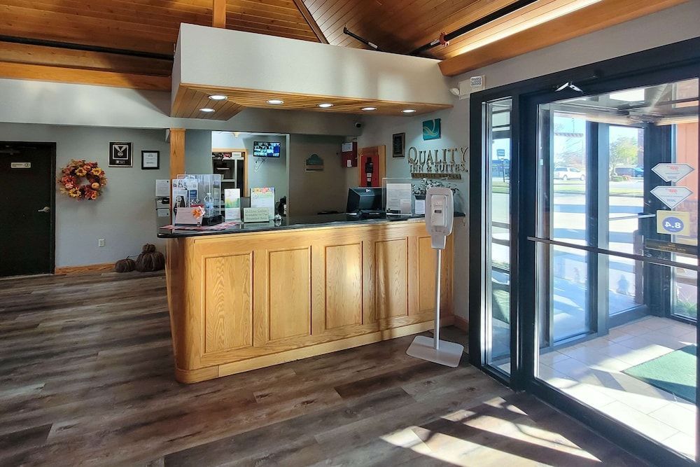 Quality Inn & Suites Marion 2