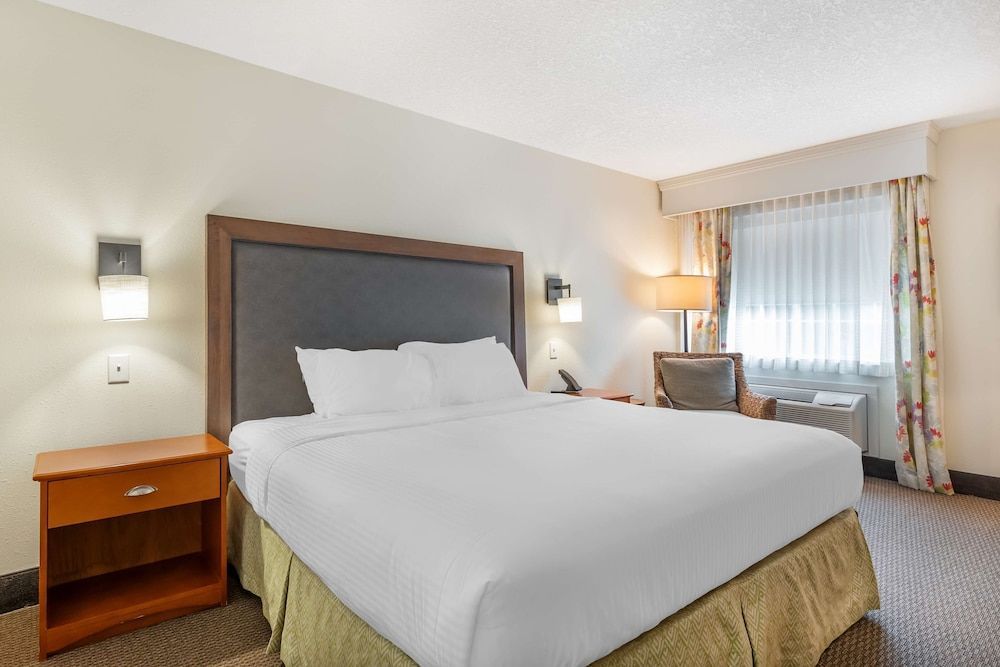 Best Western Plus University Park Inn & Suites 1