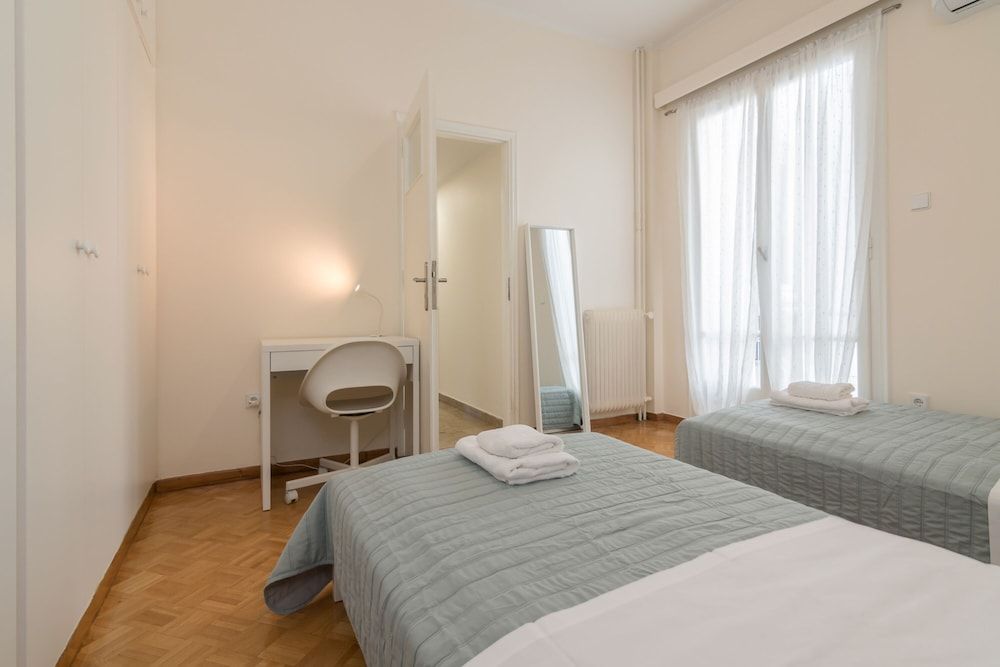 Phaedrus Living: City Center Flat Michalakopoulou 1
