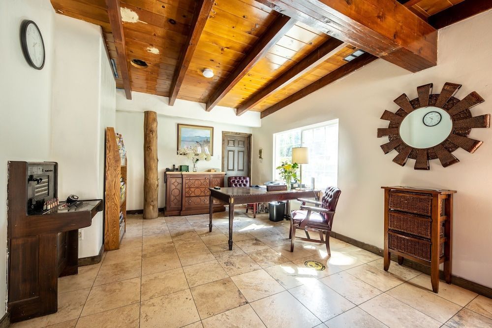Emerald Bay Lodge 1