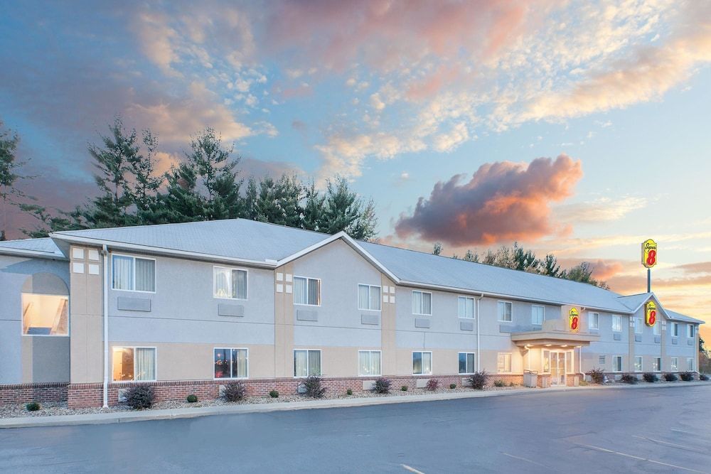Super 8 by Wyndham Seville 1