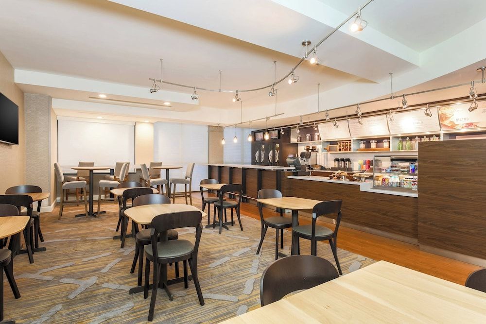 Courtyard by Marriott Pittsburgh Downtown 1