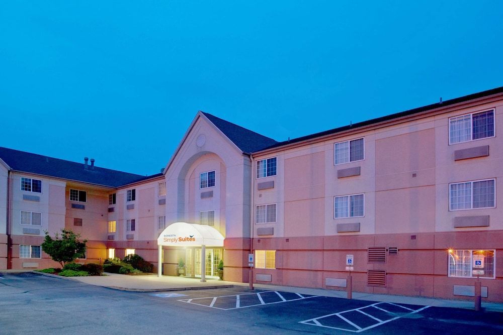 Sonesta Simply Suites Pittsburgh Airport 1