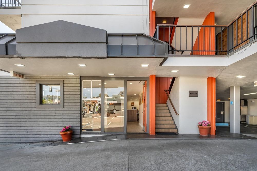 La Luna Inn, an Ascend Collection Hotel 1
