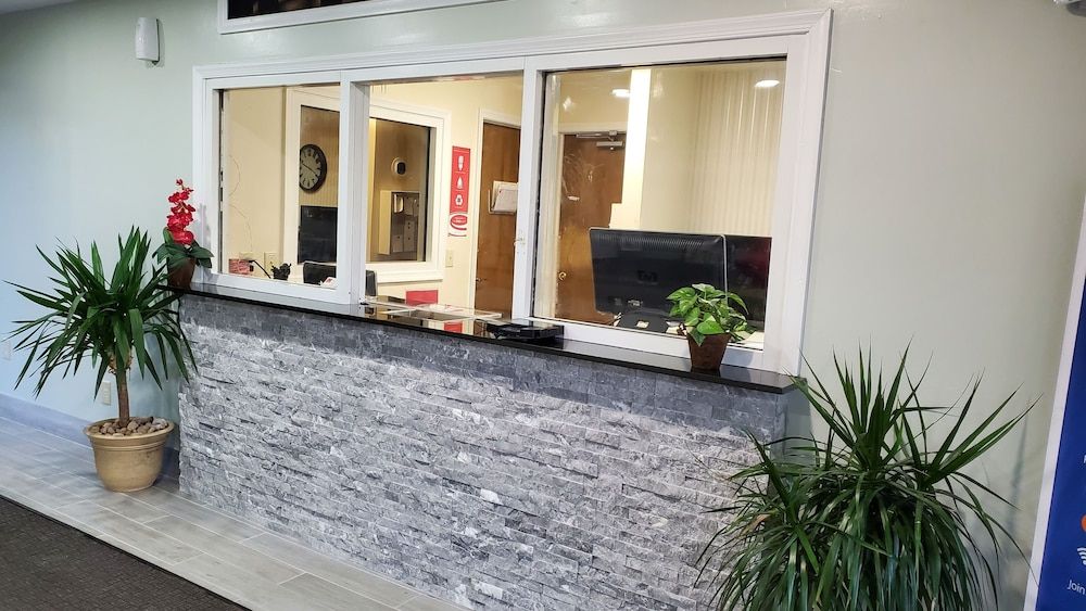 Stonewood Inn & Suites of Carrollton - Smithfield 2