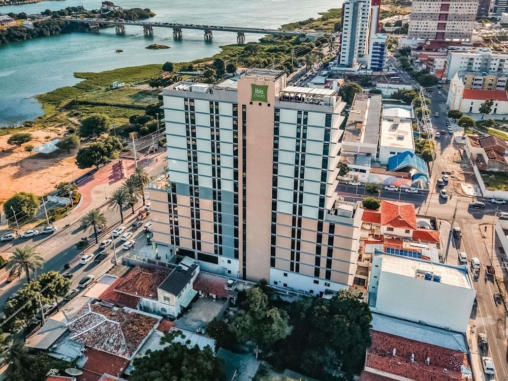 IBIS STYLES PETROLINA 1