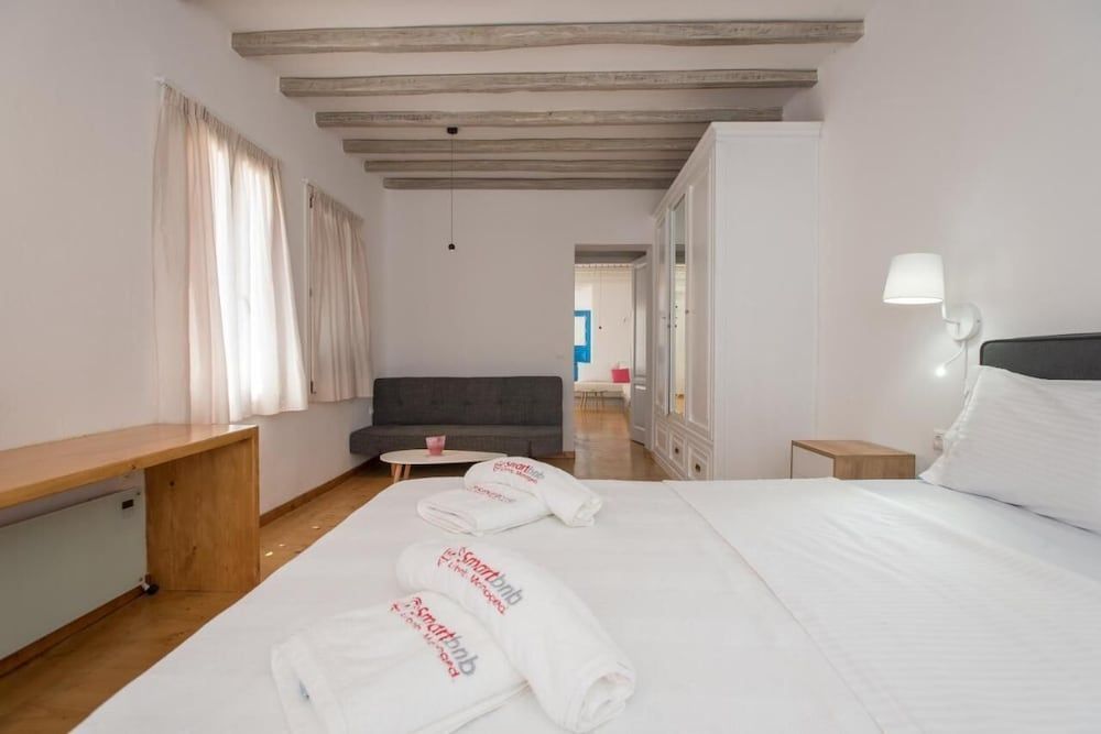 Luxury Sea View Apartment w shared pool 2