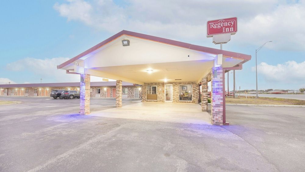 Regency Inn Hondo 1