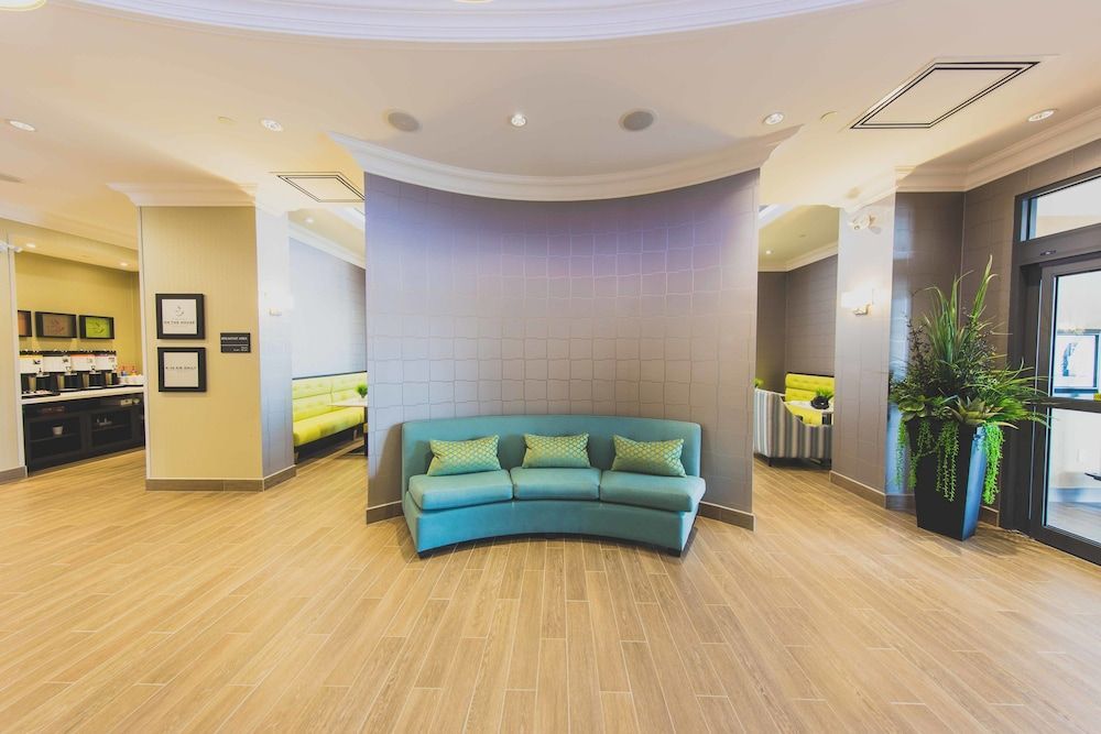Hampton Inn & Suites by Hilton Bolton 1