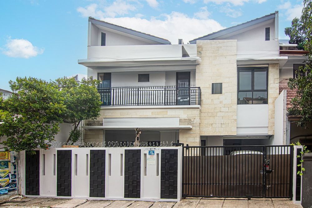 OYO 93500 Rizki Residence TOS Syariah Near PT Bank KB Bukopin Tbk 1