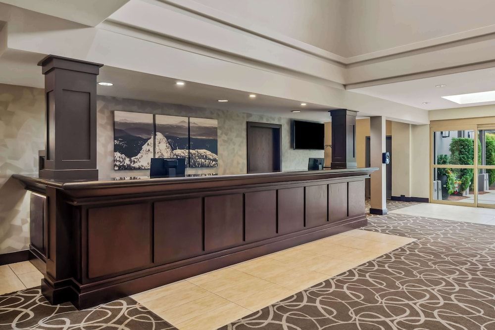 Best Western Plus Pitt Meadows Inn & Suites 2