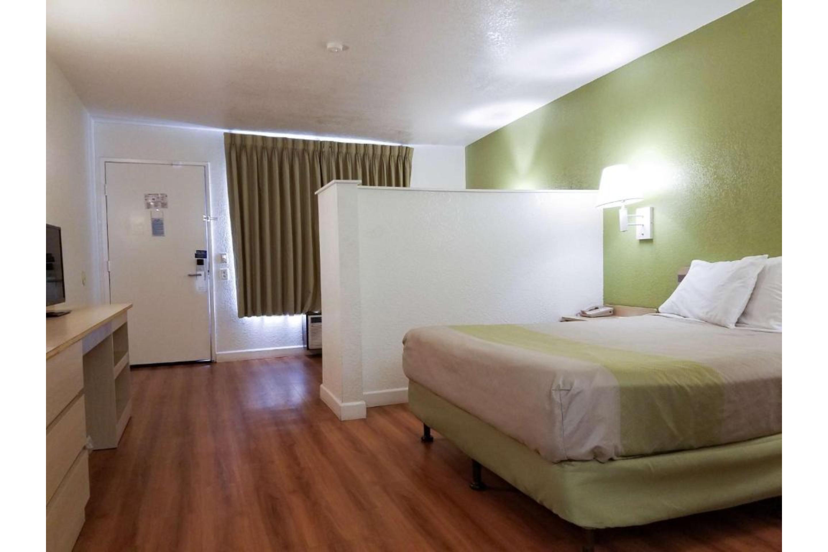 Motel 6 Hemet, CA 1