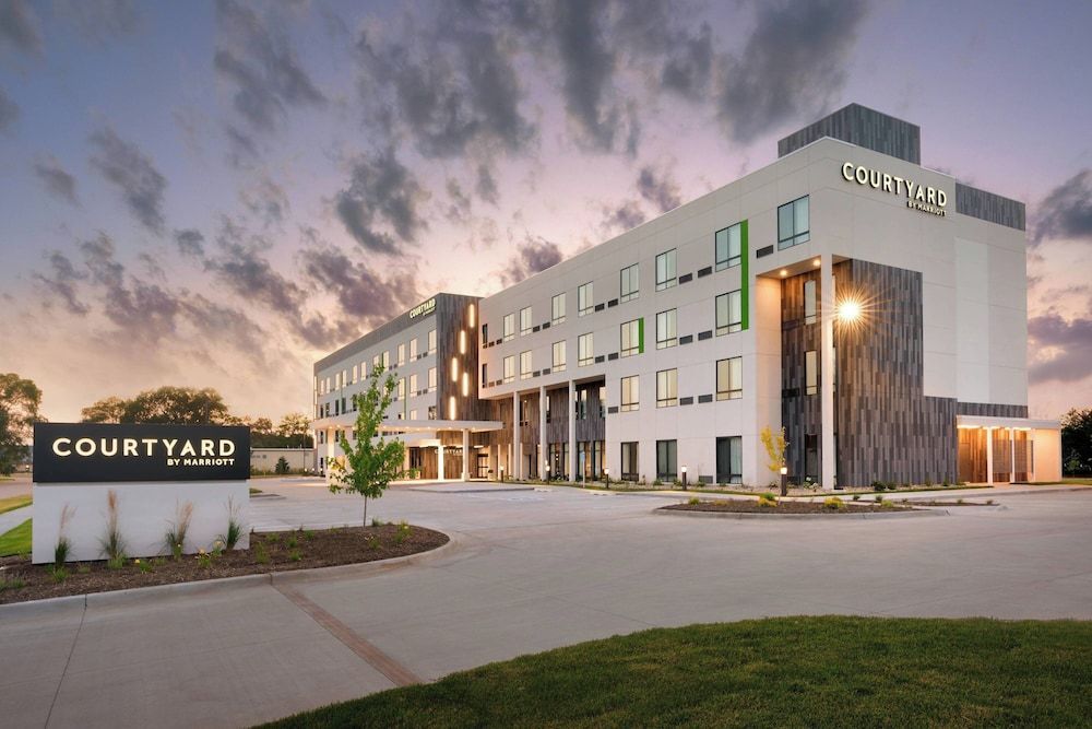 Courtyard Ames 1