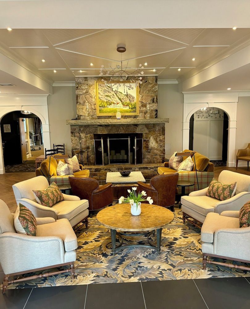 White Mountain Hotel and Resort 2