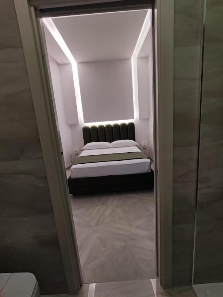 Twin Towers Naples Luxury 2
