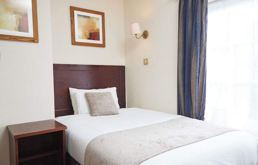 The Bell Hotel Woburn By Greene King Inns 2