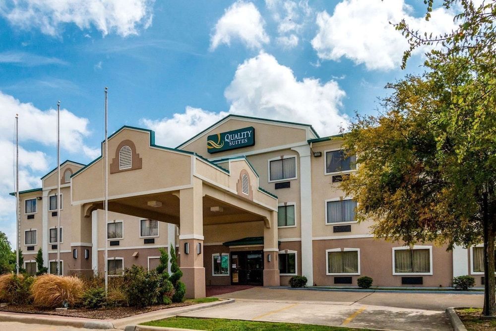 Quality Suites Burleson - Ft Worth 1