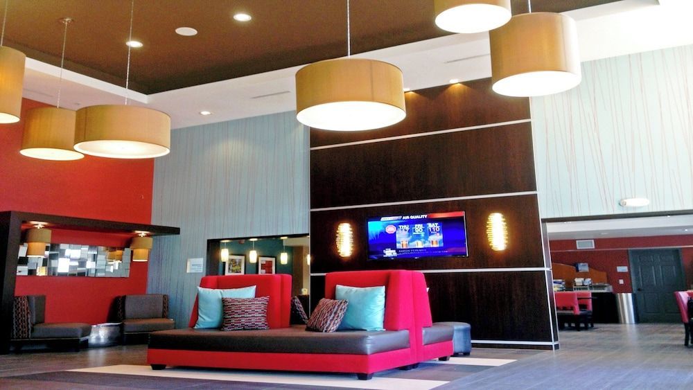 Holiday Inn Express BAKERSFIELD by IHG 1