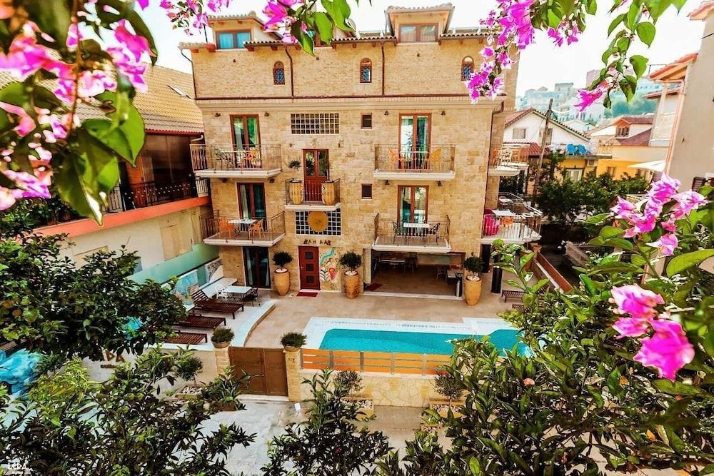 Leda Suites 1