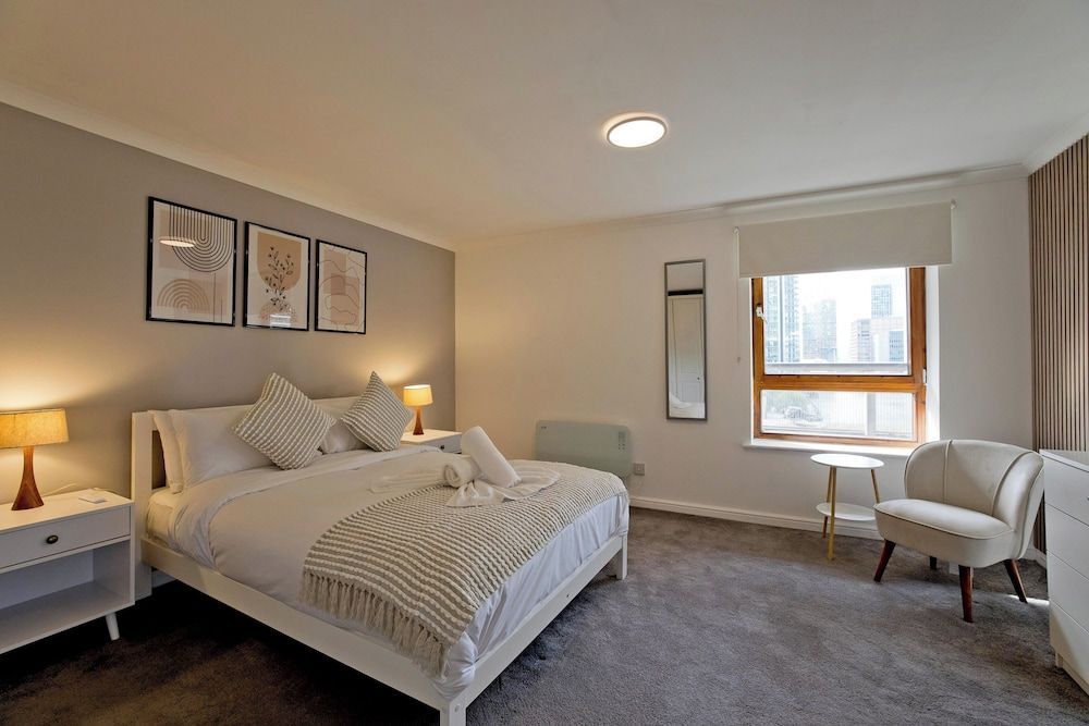 Imperial Canary Wharf Apartments 2
